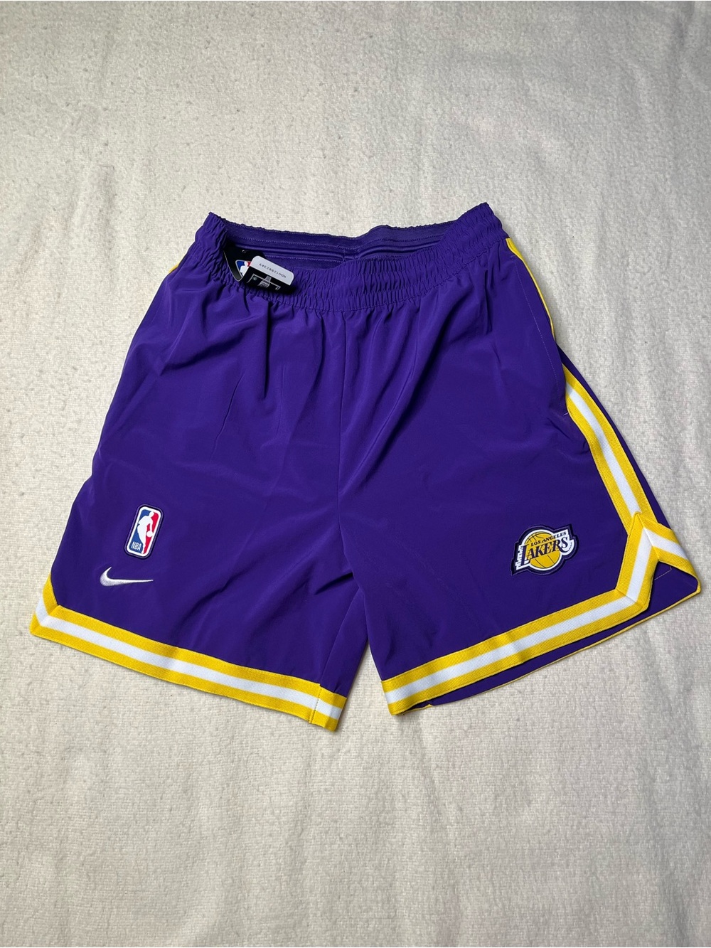 NWT Nike NBA Los Angeles Lakers Purple Basketball Shorts Men’s Medium Jersey VTG